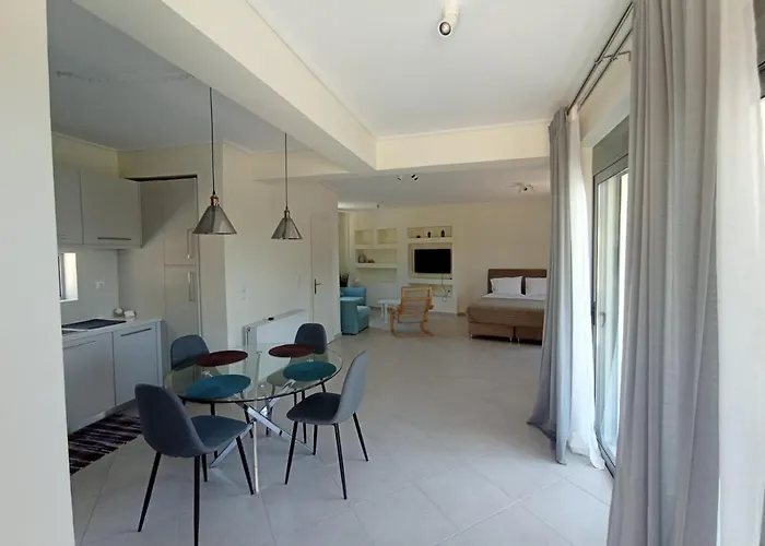 Andi\'s Studio Porto Rafti
